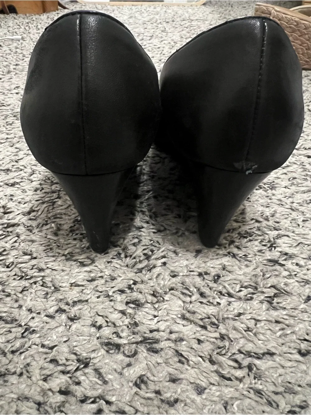 Tory Burch Black Leather Pumps with Gold Logo Cap-Toe